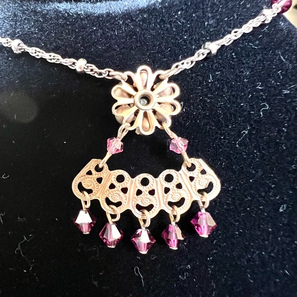 Liz Palacios Dainty Purple Swarovski Crystals Floral Necklace Antiqued Gold Tone - Picture 8 of 10